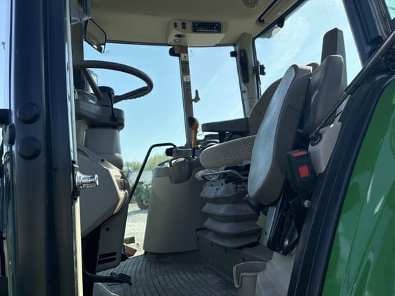 Image of John Deere 6130M equipment image 4