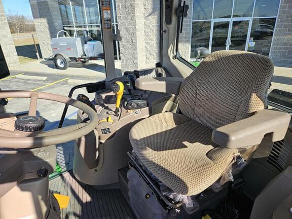 Image of John Deere 6130M equipment image 3