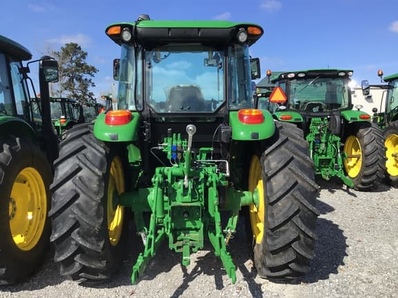 Image of John Deere 6135E equipment image 3