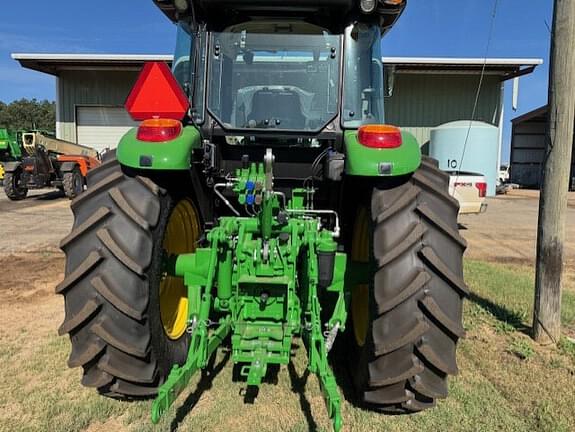 Image of John Deere 6135E equipment image 3