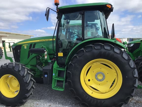 Image of John Deere 6135E equipment image 4