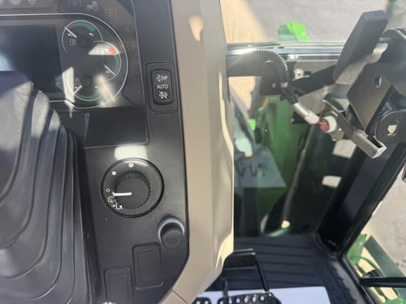 Image of John Deere 6135E Primary image