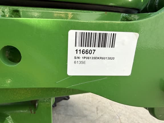 Image of John Deere 6135E equipment image 3