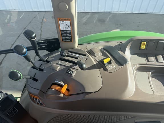 Image of John Deere 6135E equipment image 1