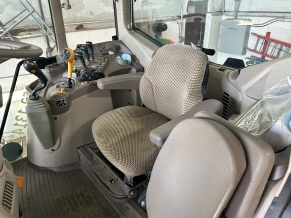 Image of John Deere 6140M equipment image 4