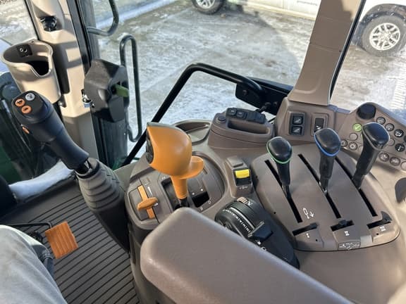 Image of John Deere 6155M equipment image 3