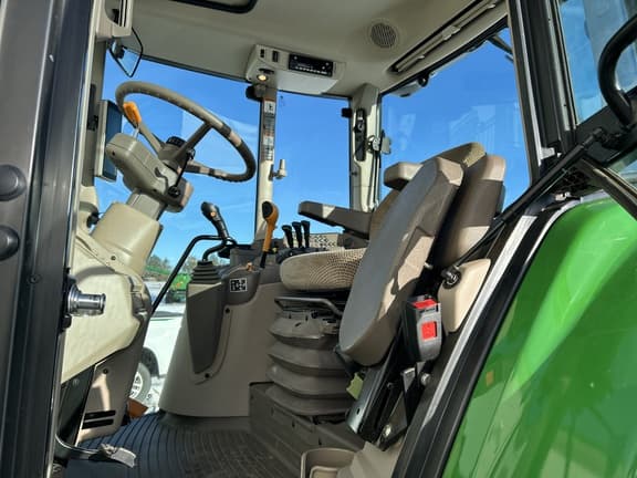 Image of John Deere 6155M equipment image 4