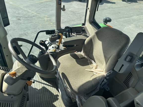 Image of John Deere 6155M equipment image 4