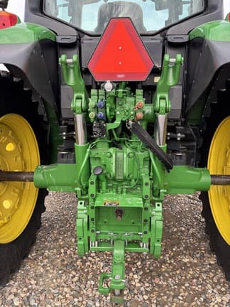 Image of John Deere 6155M equipment image 4