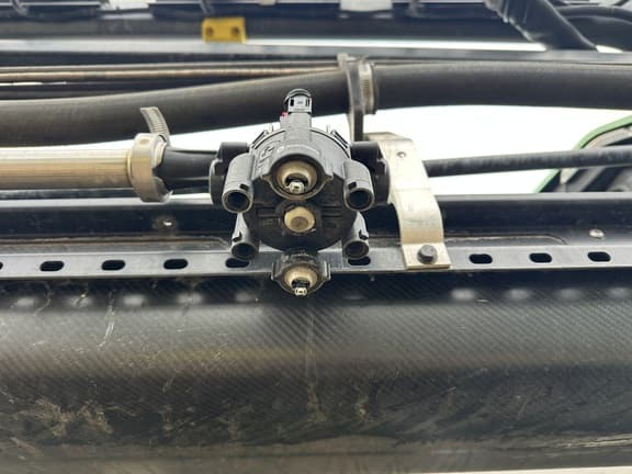 Image of John Deere 616R equipment image 4