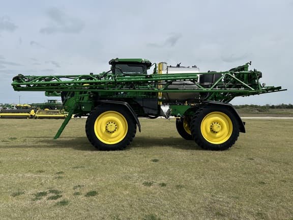 Image of John Deere 616R equipment image 1