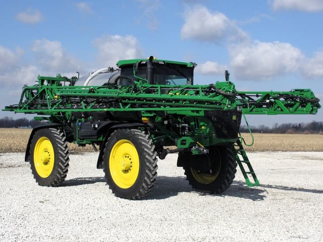 Image of John Deere 616R equipment image 1