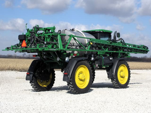 Image of John Deere 616R equipment image 4