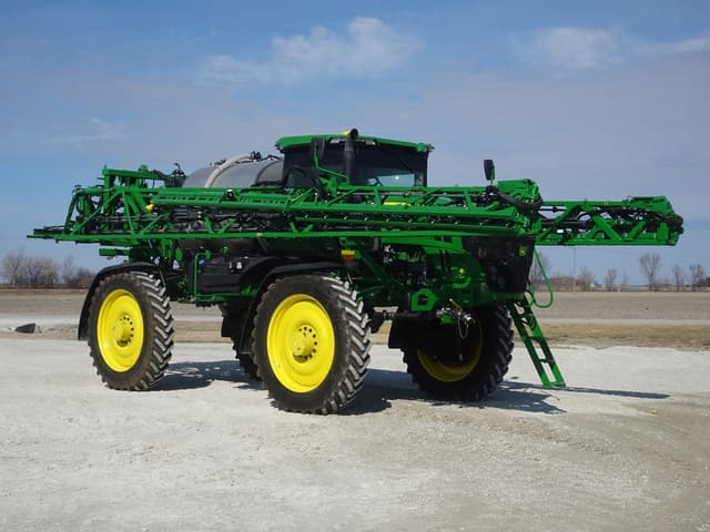 Image of John Deere 616R equipment image 1