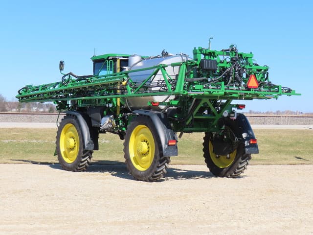 Image of John Deere 616R equipment image 1