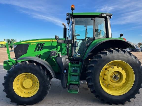 Image of John Deere 6175M equipment image 4
