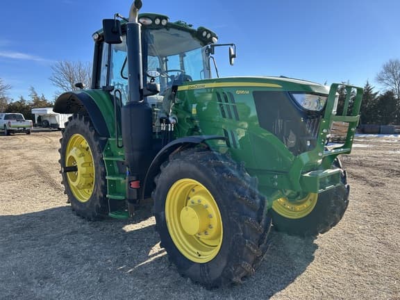 Image of John Deere 6195M equipment image 1