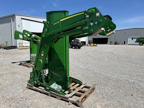 Image of John Deere 640R equipment image 2