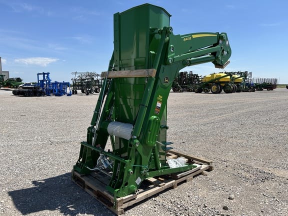 2025 John Deere 640R Equipment Image0