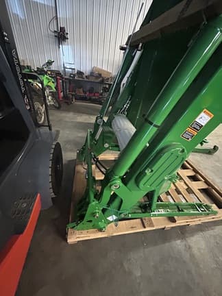 Image of John Deere 640R equipment image 2