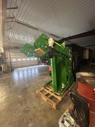 Image of John Deere 640R equipment image 1