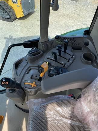 Image of John Deere 6M 125 equipment image 4