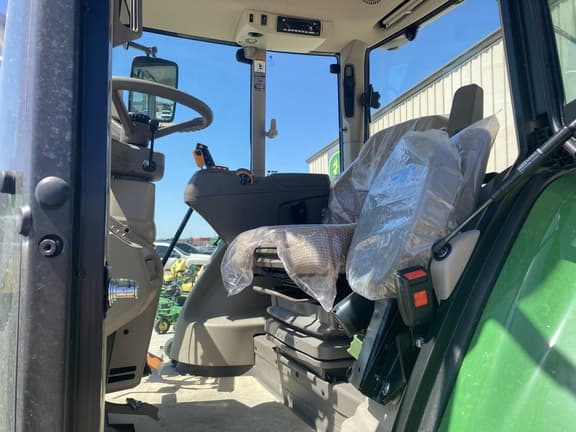 Image of John Deere 6M 140 equipment image 4