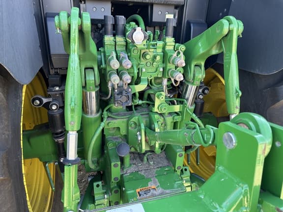 Image of John Deere 6M 165 equipment image 4