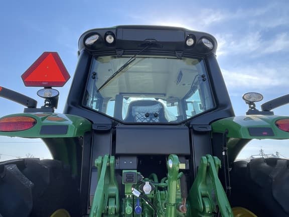 Image of John Deere 6M 220 equipment image 3