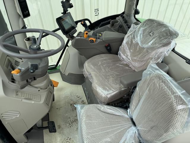 Image of John Deere 6R 120 equipment image 4