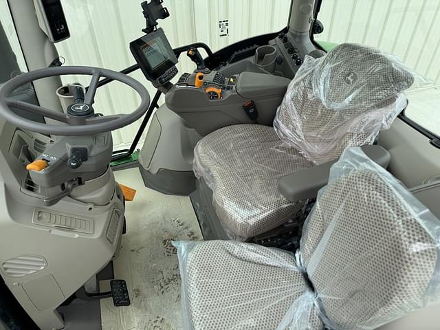 Image of John Deere 6R 120 equipment image 4