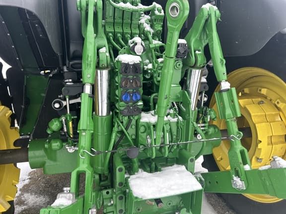 Image of John Deere 6R 195 equipment image 2