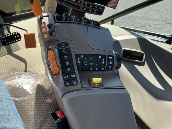 Image of John Deere 6R 195 equipment image 2