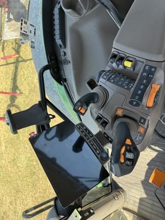 Image of John Deere 6R 195 equipment image 4