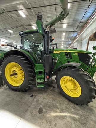 Image of John Deere 6R 215 equipment image 2