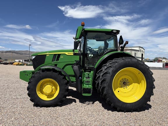 Image of John Deere 6R 215 equipment image 1