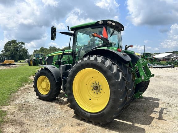Image of John Deere 6R 215 equipment image 4