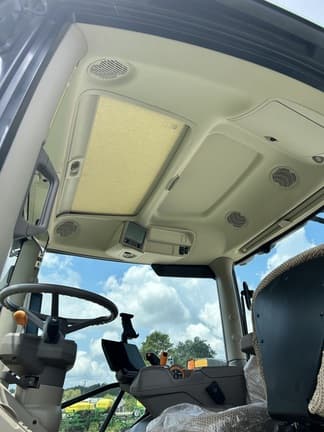 Image of John Deere 6R 215 equipment image 1