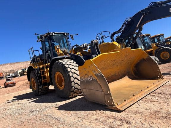 Image of John Deere 744X equipment image 3