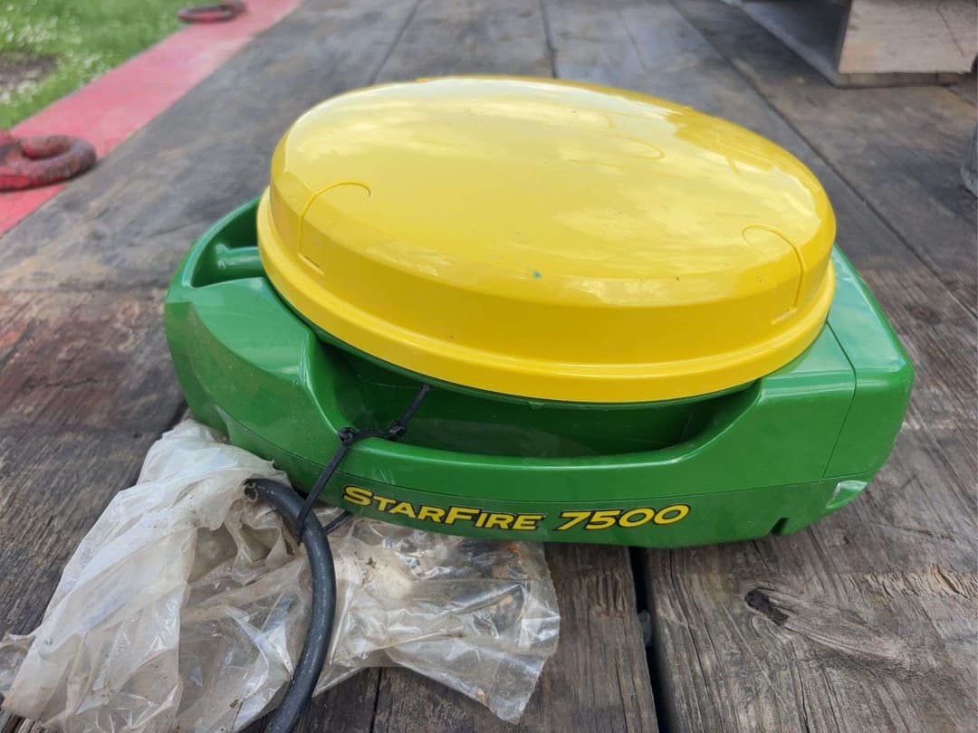 Image of John Deere StarFire 7500 Image 1