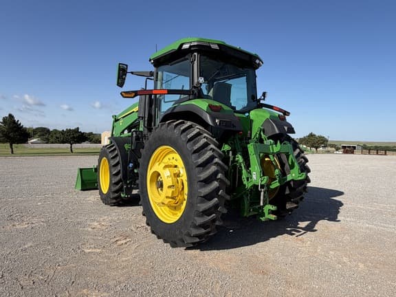 Image of John Deere 7R 210 equipment image 2