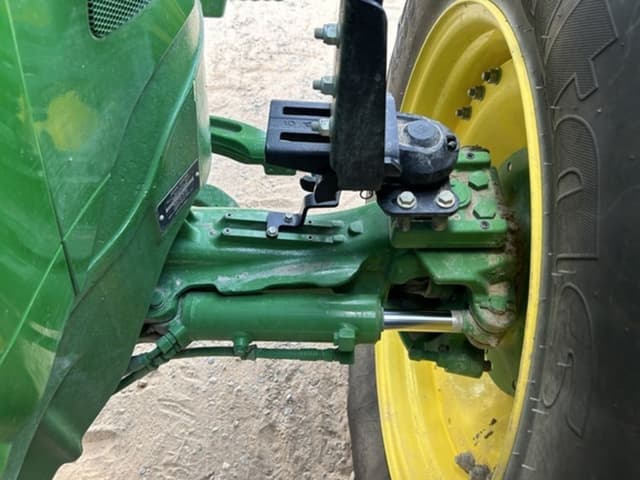 Image of John Deere 7R 210 equipment image 2