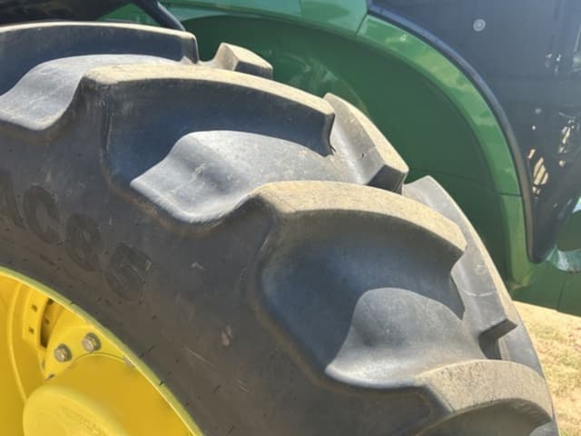 Image of John Deere 7R 210 equipment image 3