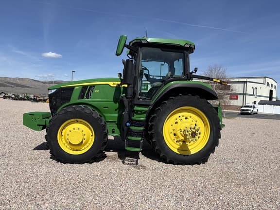 Image of John Deere 7R 210 equipment image 1