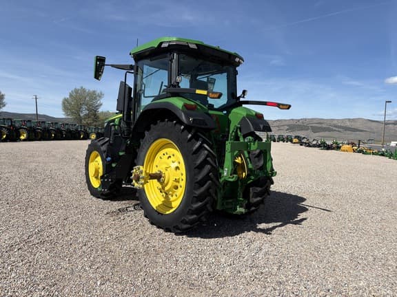 Image of John Deere 7R 210 equipment image 2