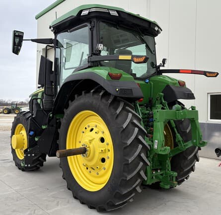Image of John Deere 7R 210 equipment image 4