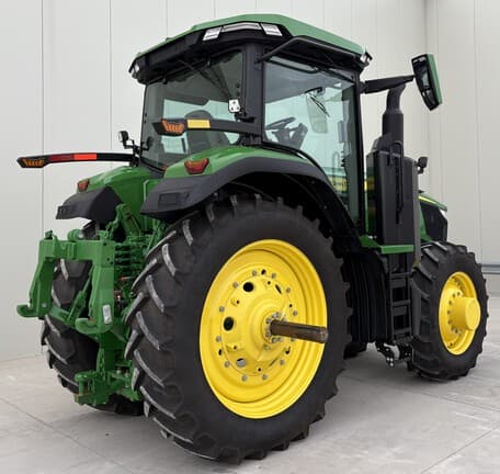 Image of John Deere 7R 210 equipment image 2