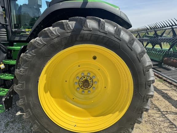 Image of John Deere 7R 210 equipment image 4