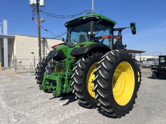 Image of John Deere 7R 210 equipment image 2
