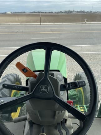 Image of John Deere 7R 210 equipment image 4